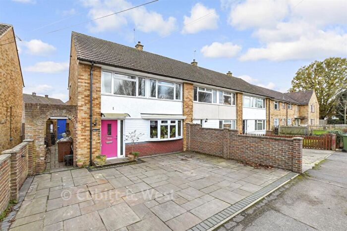 3 Bedroom End Of Terrace House For Sale In Tilers Way, Reigate, Surrey, RH2