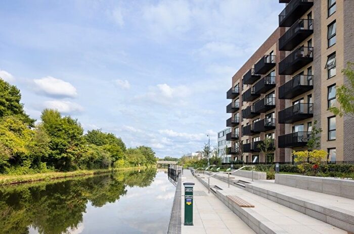 1 Bedroom Flat For Sale In Hayes Village, Nestles Avenue, Hayes, UB3