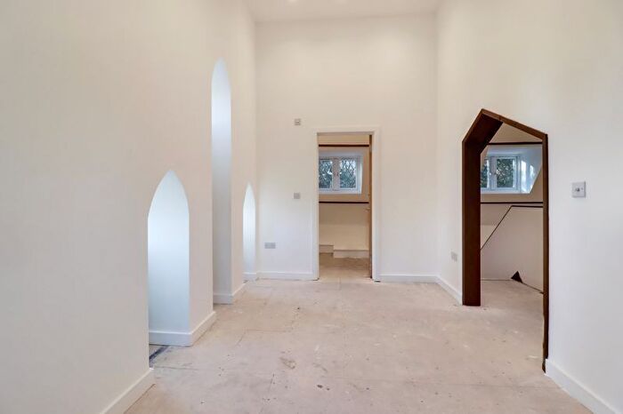 2 Bedroom Flat For Sale In Longcross Road, Longcross, Chertsey, KT16