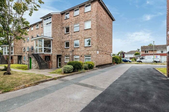 2 Bedroom Flat To Rent In Wendover Road, Havant, Hampshire, PO9