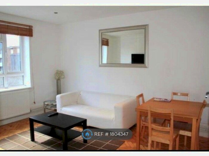 2 Bedroom Flat To Rent In Triangle Place, London, SW4