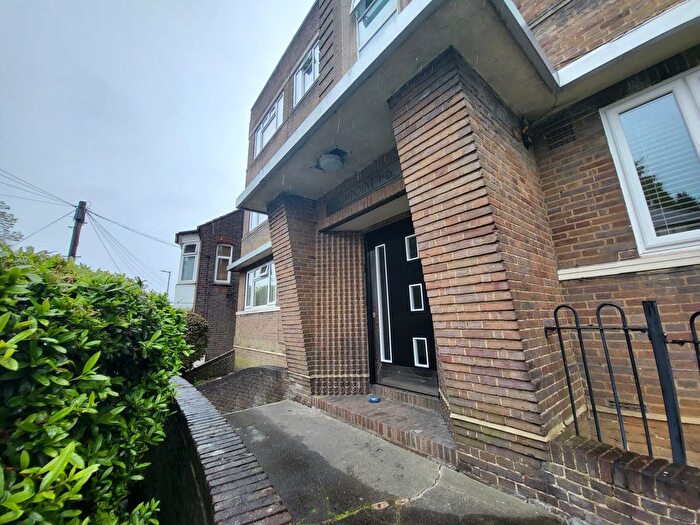2 Bedroom Flat To Rent In Ruthin Close, Luton, LU1