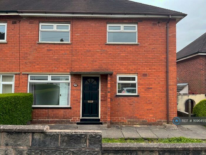 3 Bedroom Semi-Detached House To Rent In Brackenfield Avenue, Stoke-On-Trent, ST2