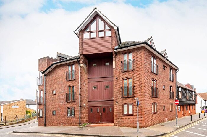 2 Bedroom Flat To Rent In The Bittoms, Kingston, Kingston Upon Thames, KT1