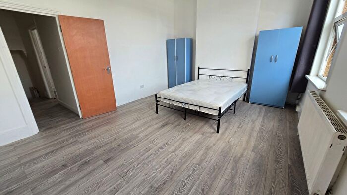 2 Bedroom Flat To Rent In Manbey Park Road, London, E15