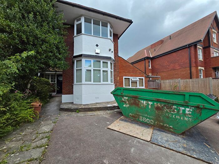 4 Bedroom Semi-Detached House To Rent In Holden Road, Woodside Park, N12