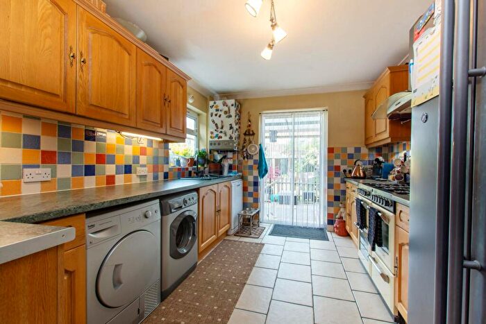 4 Bedroom Semi-Detached House To Rent In Malden Road, Cheam, Sutton, SM3