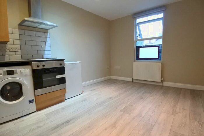 Studio To Rent In West Hendon Broadway, West Hendon, NW9