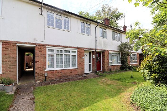 3 Bedroom Terraced House For Sale In Lansdown Close, Woking, Surrey, GU21