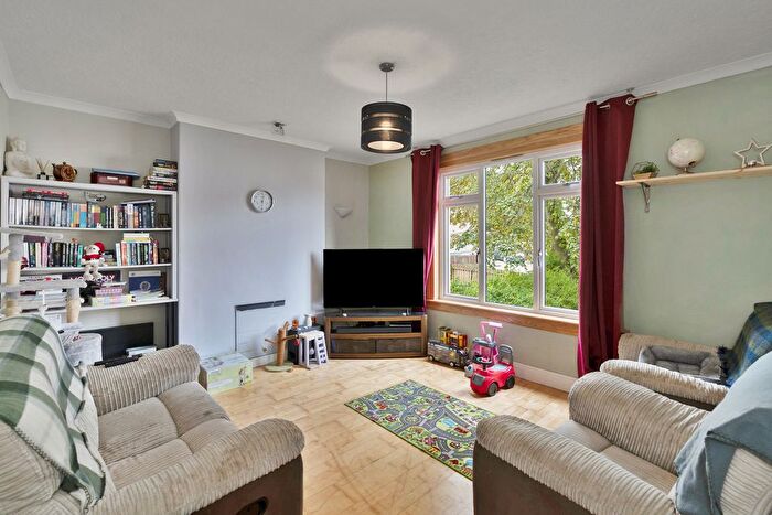 3 Bedroom Flat For Sale In Denfield Avenue, Cardenden, KY5