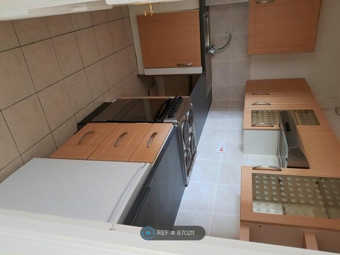 2 Bedroom Flat To Rent In Compton Street, Eastbourne BN21