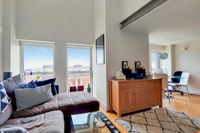 2 Bedroom Flat To Rent In Cadogan Road, Woolwich, London, SE18