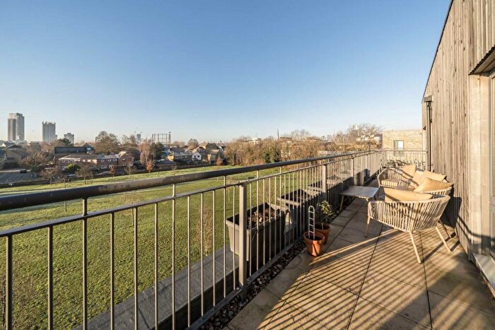 1 Bedroom Flat For Sale In Fisher Close, Canada Water, SE16