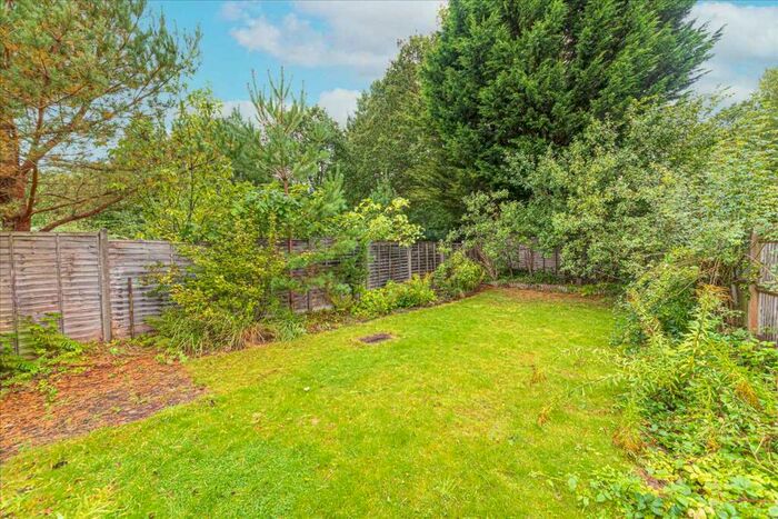 2 Bedroom Bungalow To Rent In Nine Mile Ride, Finchampstead, Finchampstead, Wokingham, RG40
