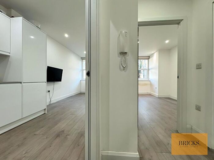 1 Bedroom Flat To Rent In Key Point, High Street, Potters Bar, EN6