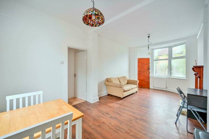 1 Bedroom Flat To Rent In Gladstone Road, Kingston, Kingston Upon Thames, KT1