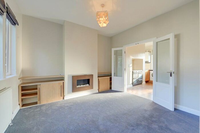 2 Bedroom Flat To Rent In Springbank Road, Hither Green, London, SE13