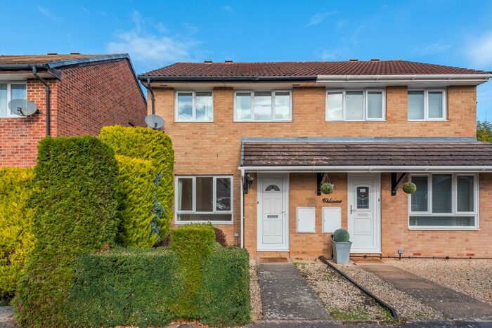 3 Bedroom Semi-Detached House To Rent In Kidlington, Oxfordshire, OX5