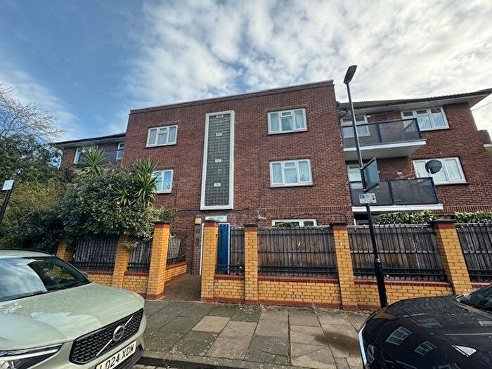 3 Bedroom Flat To Rent In Market Street, London, E6