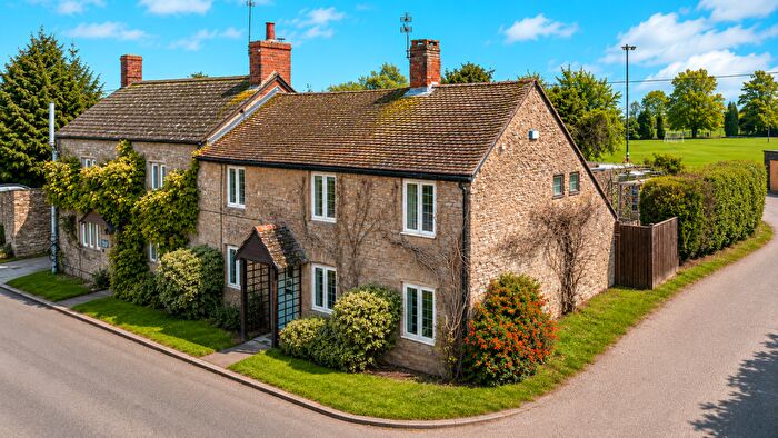 3 Bedroom Cottage For Sale In Linwood Cottage, Fritwell, Oxfordshire, OX27