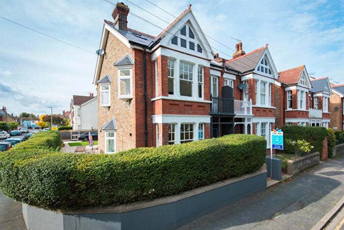 4 Bedroom Semi-Detached House For Sale In Pierremont Avenue, Broadstairs, CT10