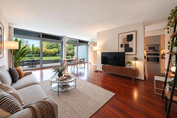 2 Bedroom Flat For Sale In Battersea Church Road, Battersea, SW11