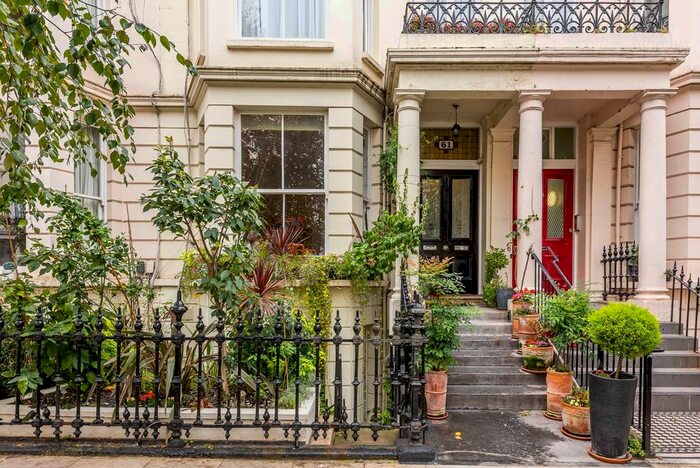 3 Bedroom Flat To Rent In Longridge Road, Earls Court, London, SW5