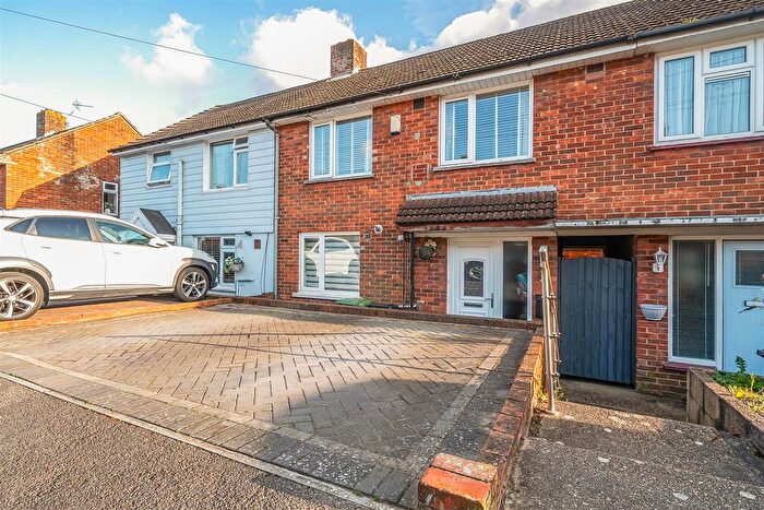 3 Bedroom Terraced House For Sale In Chaucer Avenue, Paulsgrove, PO6
