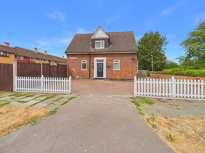 2 Bedroom End Terrace House For Sale In Daiglen Drive, South Ockendon, Essex, RM15