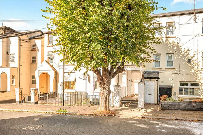 2 Bedroom Flat To Rent In Rye Hill Park, London, SE15