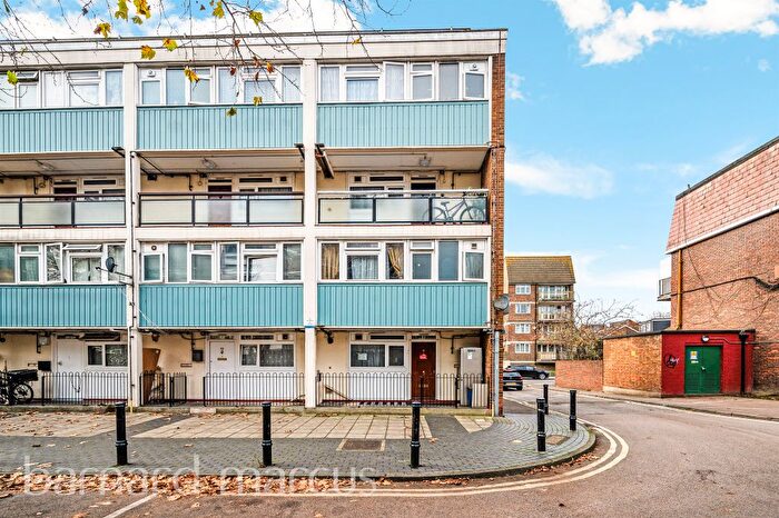 3 Bedroom Flat For Sale In Stanswood Gardens, London, SE5