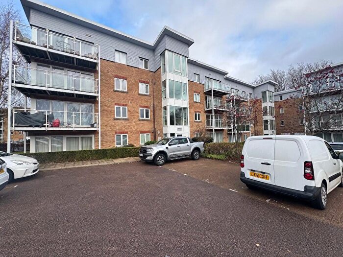 2 Bedroom Flat To Rent In Primrose Close, Luton, Bedfordshire, LU3