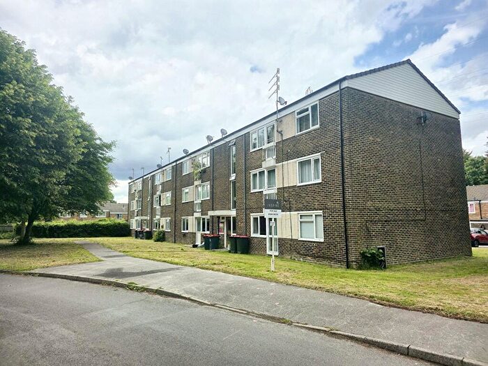 2 Bedroom Flat For Sale In Chiddingly Close, Crawley, RH10