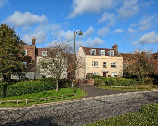 2 Bedroom Flat To Rent In Mitre Court, Horsham, RH12