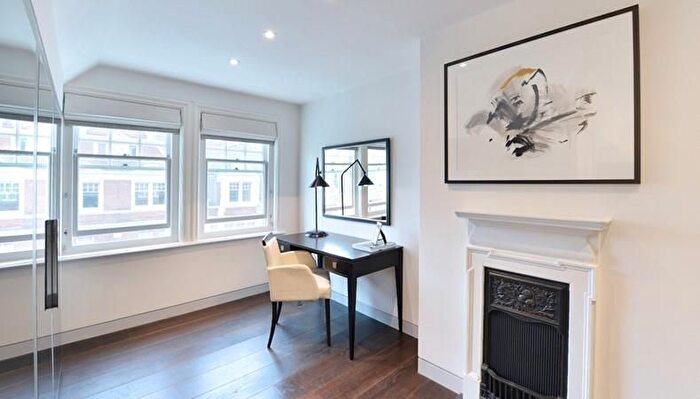 2 Bedroom Flat To Rent In Duke Street, Mayfair, London, W1K
