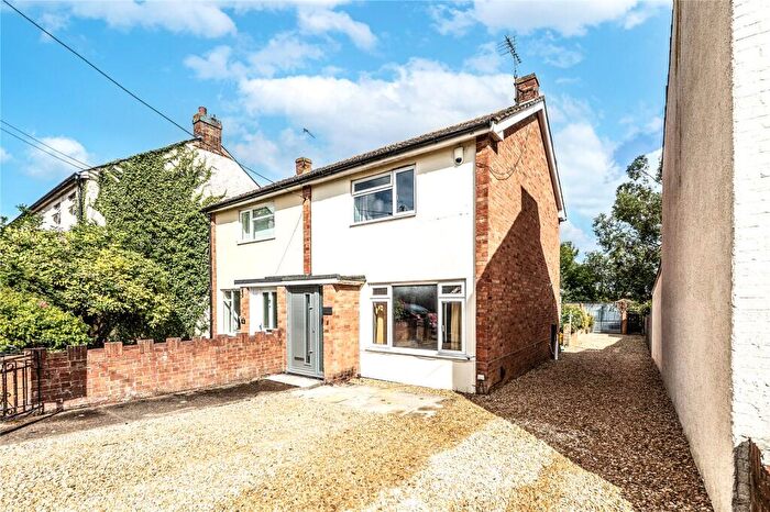 2 Bedroom Semi-Detached House For Sale In Bourne Street, Didcot, Oxfordshire, OX11
