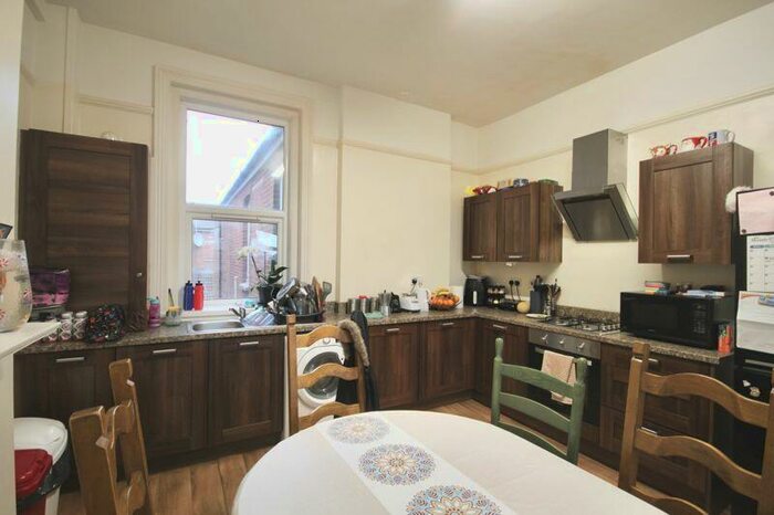 4 Bedroom Maisonette To Rent In Ashley Road, Poole, BH14