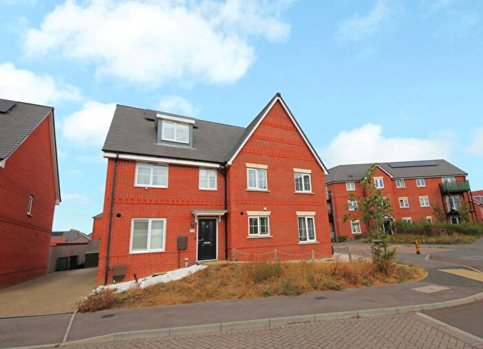 3 Bedroom Semi-Detached House For Sale In Le Marechal Avenue, Bursledon, SO31