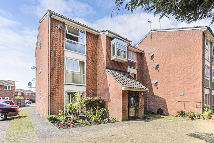 1 Bedroom Flat To Rent In Trotwood, Chigwell, IG7