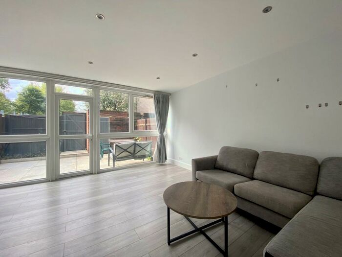 3 Bedroom Flat To Rent In Marlborough Road, Upper Holloway, N19