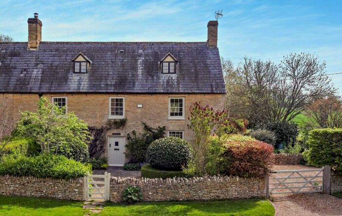 4 Bedroom House For Sale In Chadlington, Chipping Norton, Oxfordshire, OX7