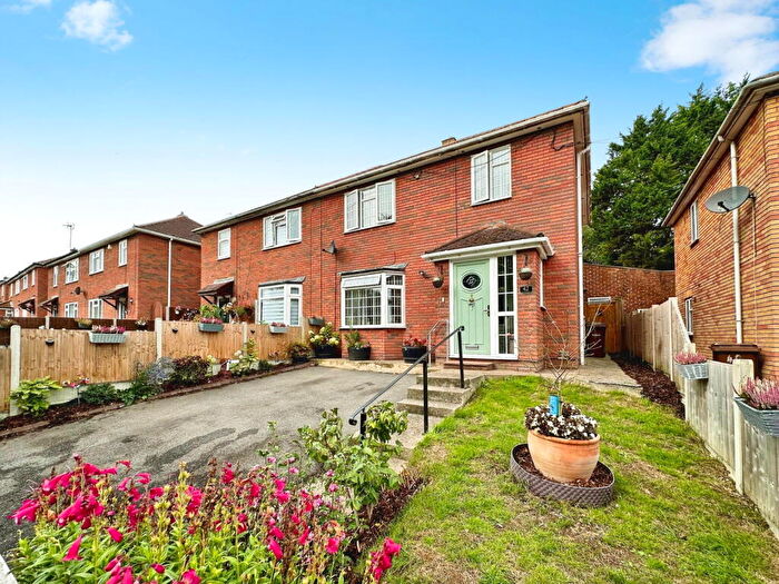 3 Bedroom Semi-Detached House For Sale In The Tideway, Rochester, ME1