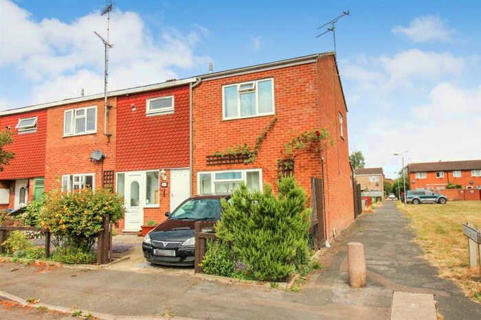 Maisonette To Rent In Churchmere Walk, Aylesbury, HP21