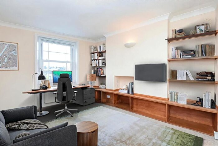 1 Bedroom Flat To Rent In Belsize Village, , Belsize Park, NW3
