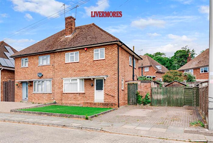 3 Bedroom Semi Detached House For Sale In Bourne Mead, Bexley, DA5