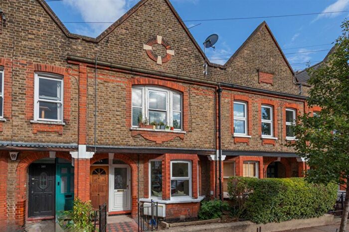 2 Bedroom Maisonette For Sale In Fleeming Road, Walthamstow, E17