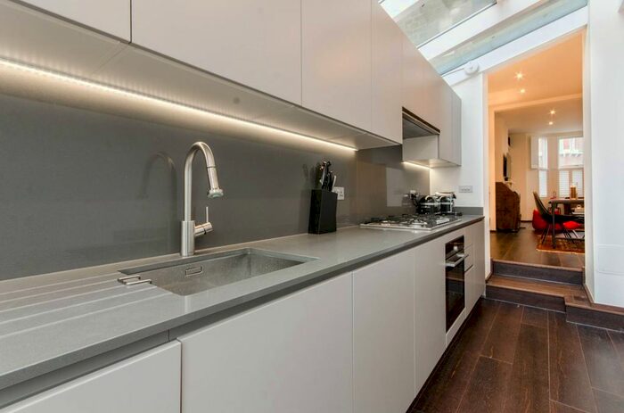 2 Bedroom Flat To Rent In Hormead Road, Westbourne Park, London, W9