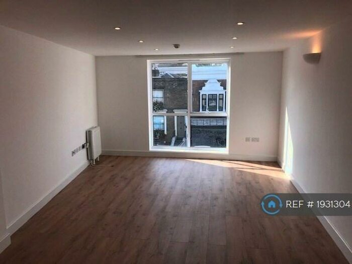 1 Bedroom Flat To Rent In New Cross Road, London, SE14