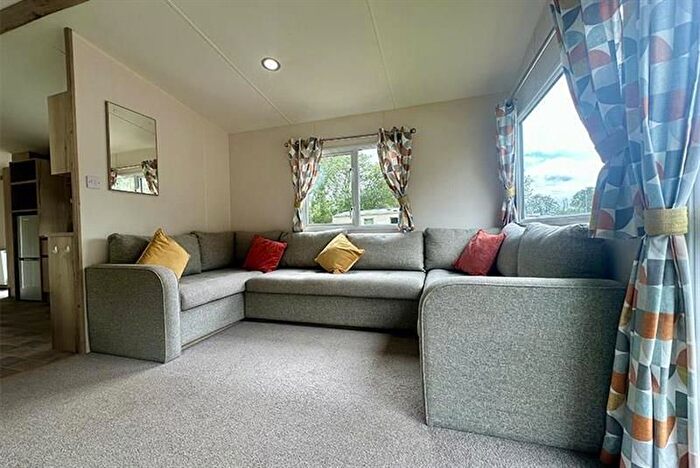 2 Bedroom Mobile/park Home For Sale In Sleaford Road, Tattershall, Lincoln, LN4
