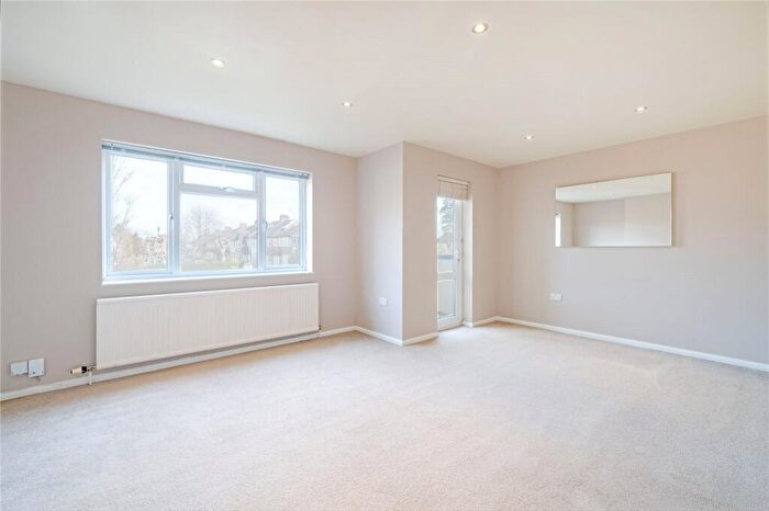 2 Bedroom Flat To Rent In Vines Avenue, Finchley Central, N3